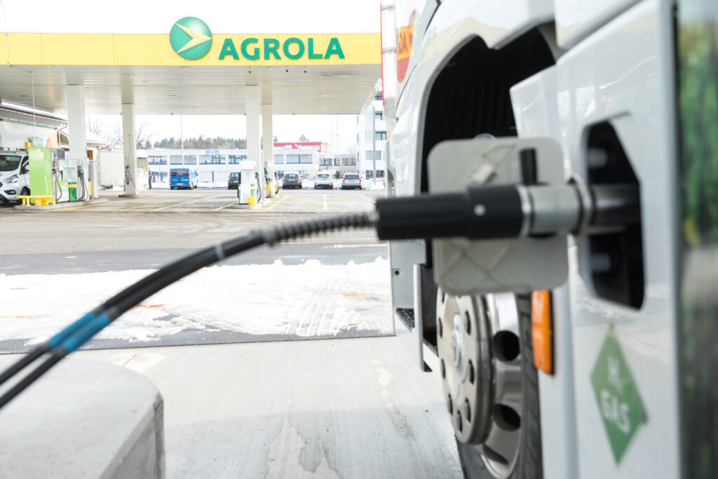 Eröffnung der schweizweit zweiten AGROLA Wasserstoff-Tankstelle